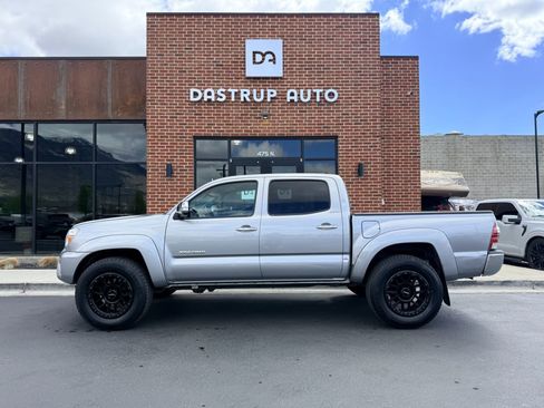 Used 2014 Toyota Tacoma 4x4 Double Cab w/ Limited Package image 4