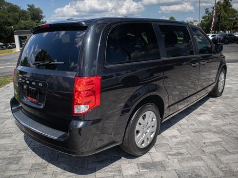 Used 2019 Dodge Grand Caravan SE w/ UConnect Hands-Free Group FWD image 9