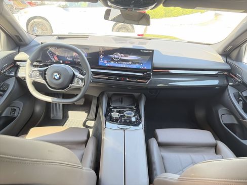 Used 2026 BMW 530i RWD image 29