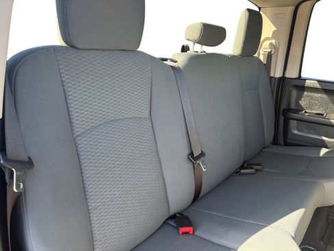 Used 2018 RAM 1500 Express image 18