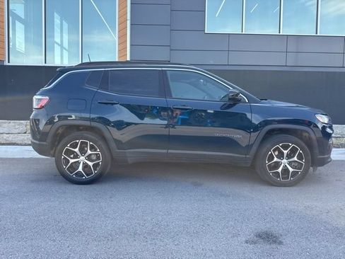 Used 2024 Jeep Compass Limited AWD/4WD image 2
