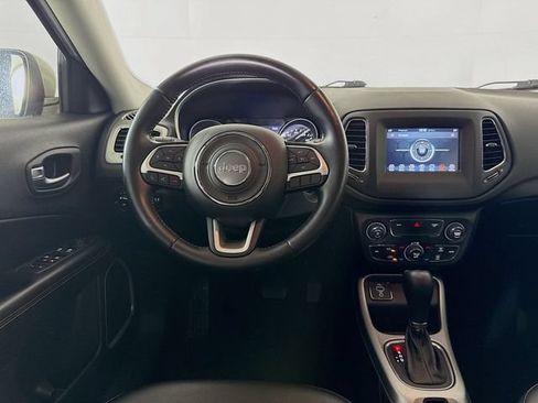 Used 2020 Jeep Compass Latitude w/ Popular Equipment Group FWD image 18