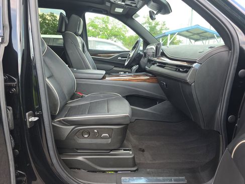 Used 2022 Cadillac Escalade Premium Luxury AWD/4WD image 11
