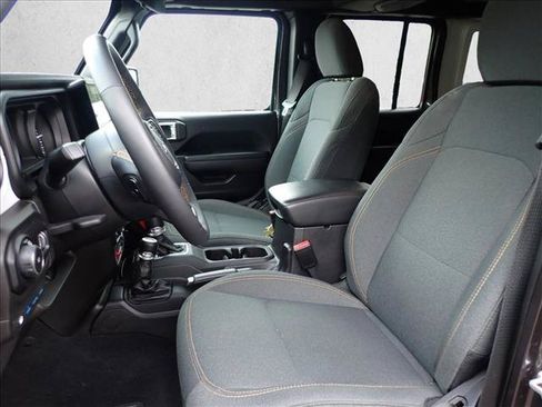 Used 2024 Jeep Wrangler Unlimited AWD/4WD image 8