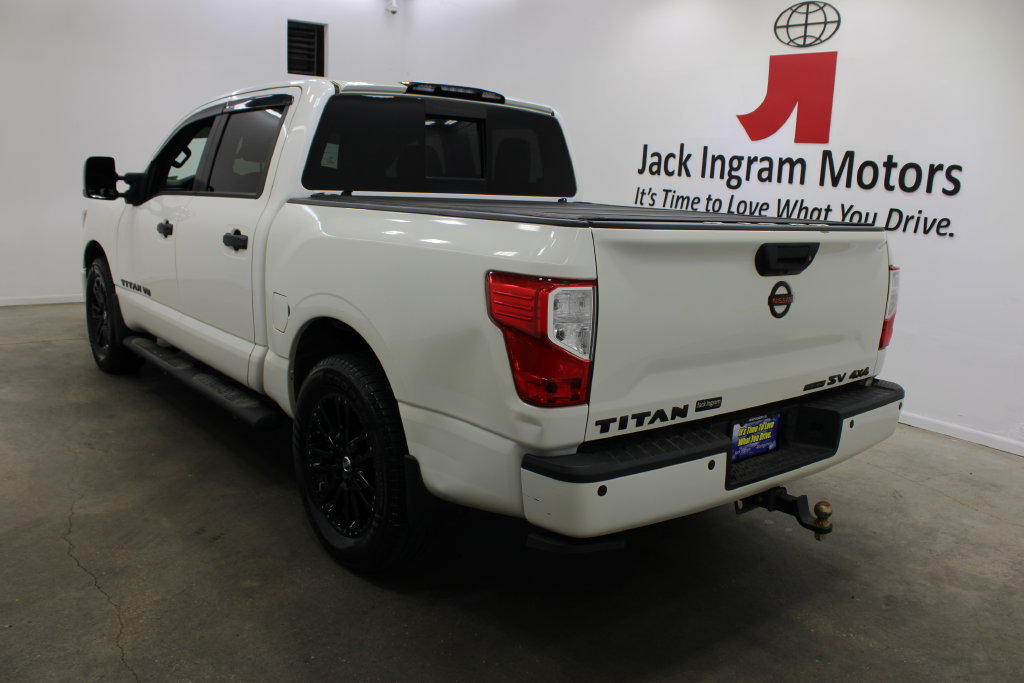 Used 2019 Nissan Titan SV w/ SV Convenience Package AWD/4WD image 3