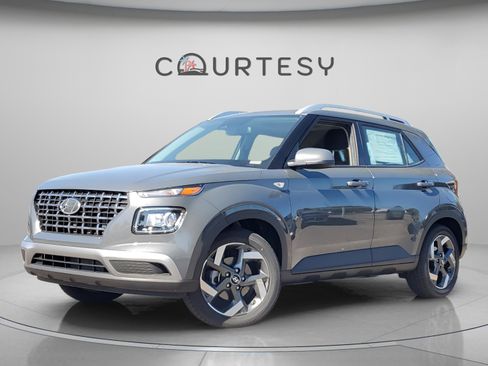 New 2025 Hyundai Venue SEL image 2