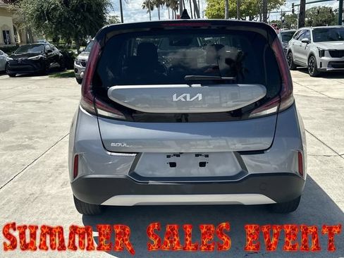 Used 2025 Kia Soul LX w/ LX Technology Package FWD image 7