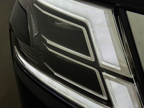 Used 2023 Nissan Armada Platinum w/ Captain's Chairs Package image 40