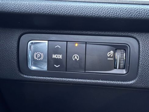 Used 2025 Chevrolet Traverse LT image 21