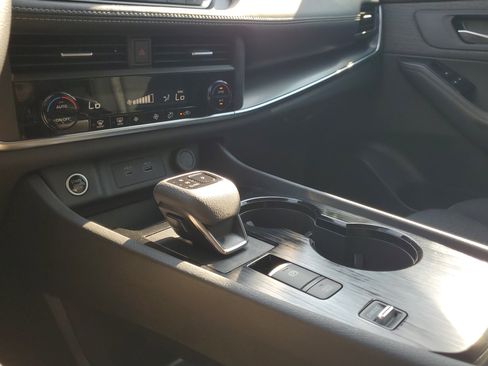 Used 2023 Nissan Rogue SV image 27