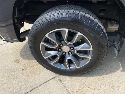 Used 2023 Chevrolet Silverado 1500 LT AWD/4WD image 32