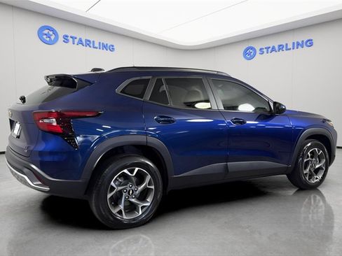 Certified 2024 Chevrolet Trax LT w/ Sunroof Package image 10