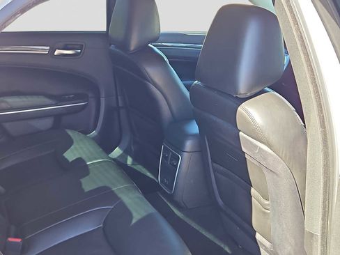 Used 2022 Chrysler 300 Touring L image 15