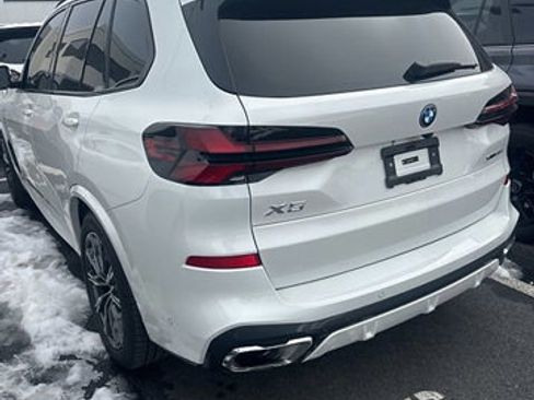 Used 2026 BMW X5 xDrive50e image 10