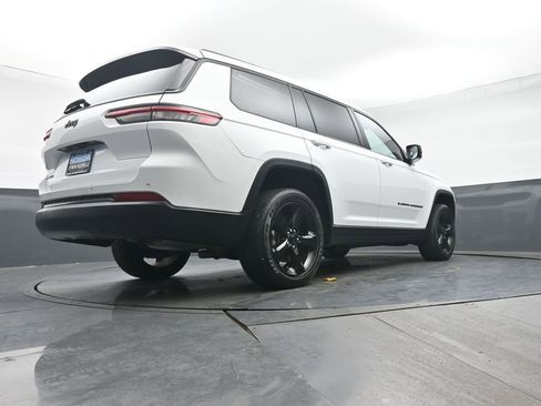 Used 2023 Jeep Grand Cherokee L Laredo image 27