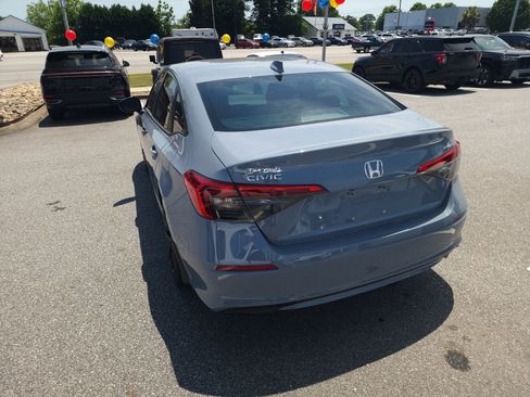 Used 2024 Honda Civic Sport image 6