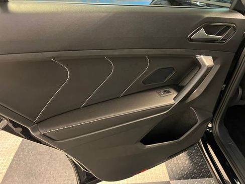 Certified 2022 Volkswagen Tiguan SE R-Line FWD image 18