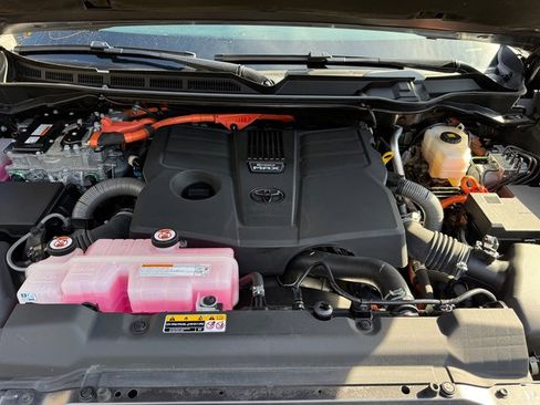 Used 2025 Toyota Sequoia SR5 image 9