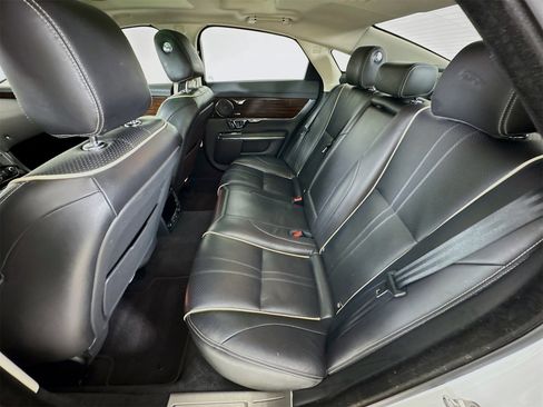 Used 2017 Jaguar XJ R-Sport image 26