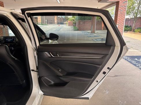 Used 2018 Honda Accord Sport image 10