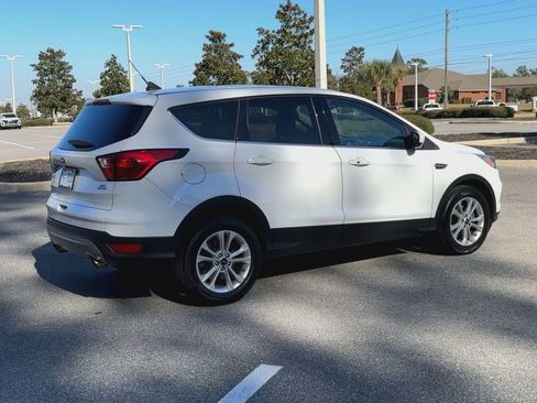 Used 2019 Ford Escape SE image 8