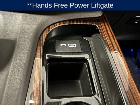 Used 2022 Cadillac Escalade Premium Luxury w/ LPO, Illumination Package image 12