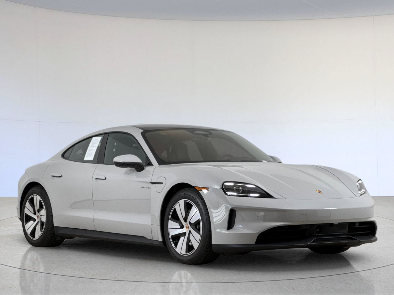 Used 2026 Porsche Taycan RWD image 10