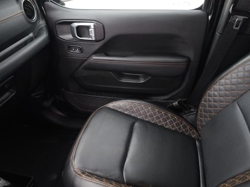 Used 2023 Jeep Gladiator Overland AWD/4WD image 13