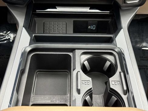 Used 2023 Ford F250 Lariat w/ Lariat Ultimate Package AWD/4WD image 8