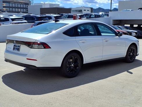 New 2025 Honda Accord SE image 4