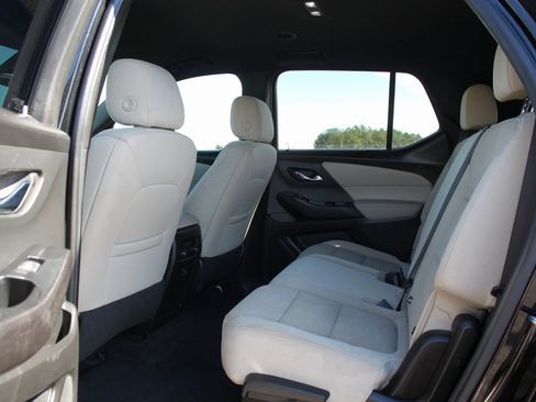 Used 2023 Chevrolet Traverse LS image 7