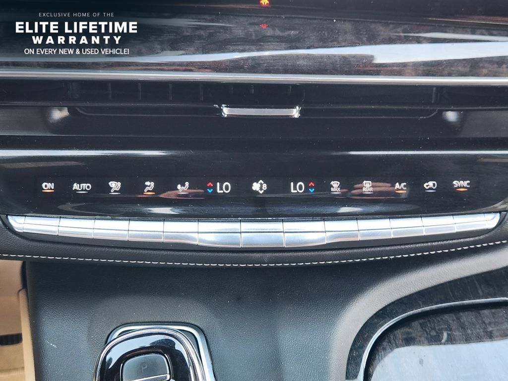 Used 2023 Cadillac Escalade Premium Luxury w/ Performance Package AWD/4WD image 19