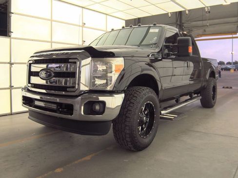 Used 2014 Ford F250 Lariat w/ Lariat Interior Package image 4