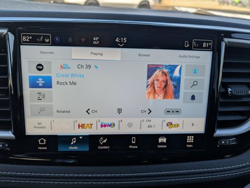 New 2026 Chrysler Pacifica Select image 17