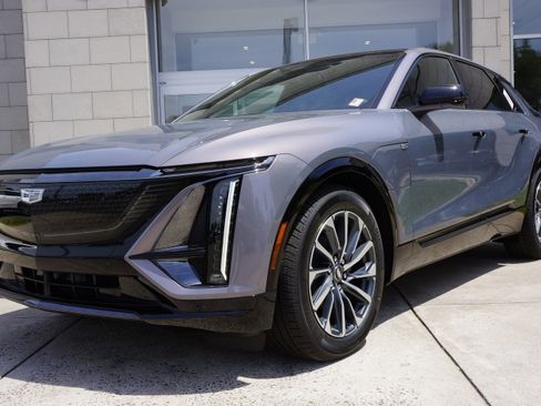 Used 2024 Cadillac Lyriq Sport AWD/4WD image 12