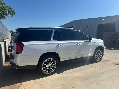 Used 2023 GMC Yukon Denali AWD/4WD image 3