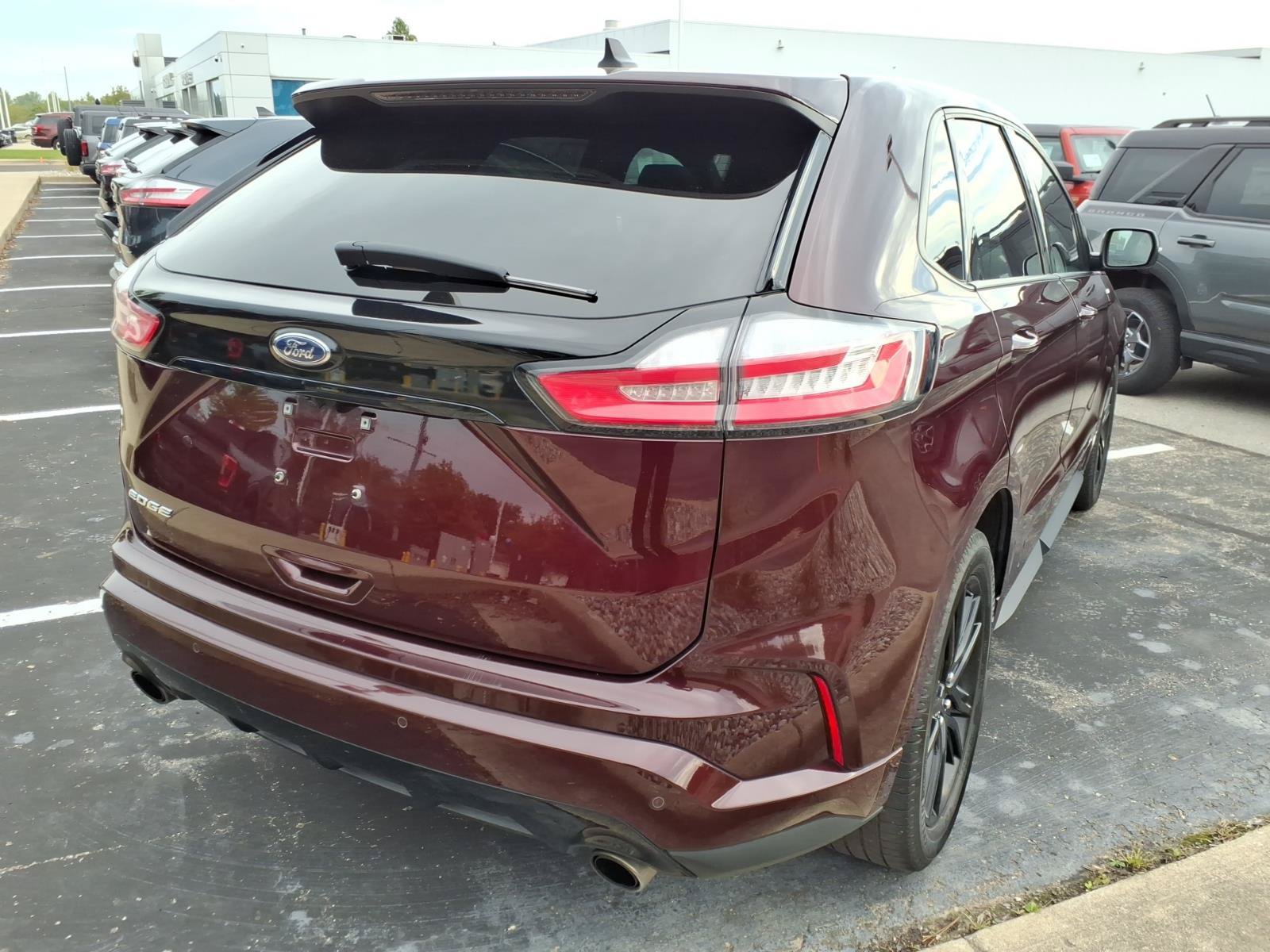 Used 2020 Ford Edge ST-Line w/ Cold Weather Package AWD/4WD image 6