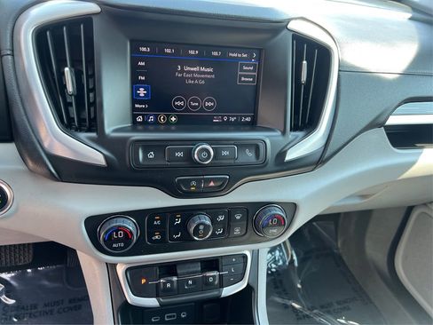 Used 2023 GMC Terrain SLE w/ Driver Convenience Package image 14