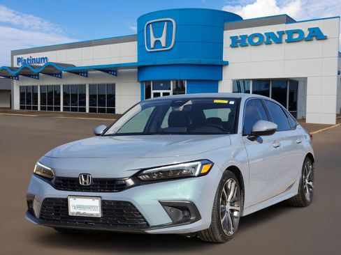 Used 2022 Honda Civic Touring image 2