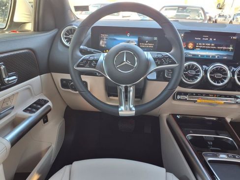Used 2025 Mercedes-Benz GLA 250 image 11