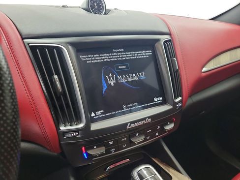 Used 2020 Maserati Levante image 28