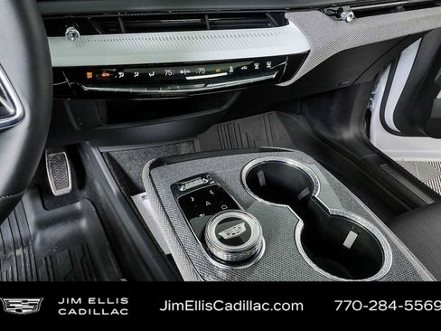 Used 2025 Cadillac Optiq Luxury 2 w/ LPO, Floor Liner Package AWD/4WD image 17