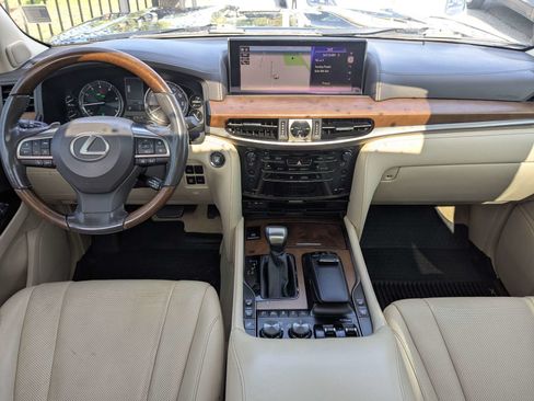 Used 2019 Lexus LX 570 4WD w/ Luxury Package image 16