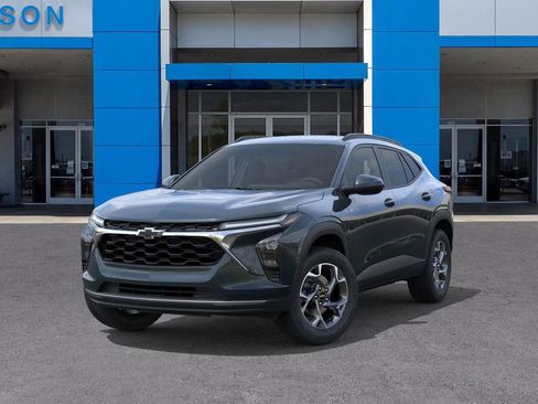 New 2026 Chevrolet Trax LT w/ Driver Confidence Package FWD image 6