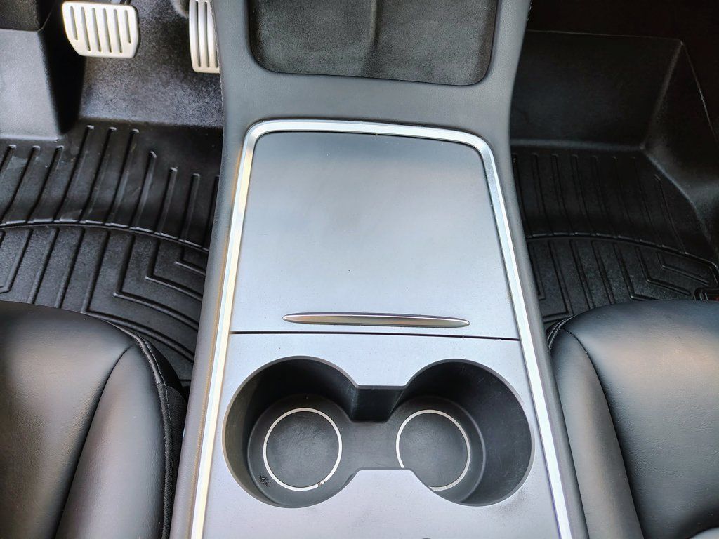 Used 2022 Tesla Model Y Performance AWD/4WD image 26