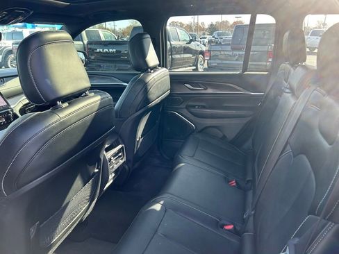 Used 2023 Jeep Grand Cherokee Overland AWD/4WD image 10