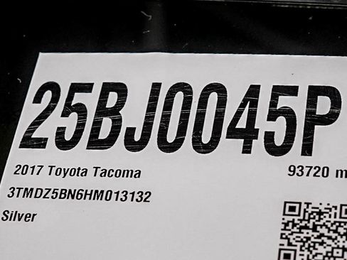 Used 2017 Toyota Tacoma TRD Sport w/ Premium & Technology Package AWD/4WD image 30