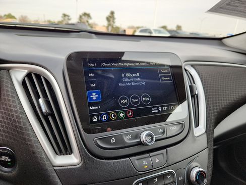 Used 2023 Chevrolet Malibu LT image 19