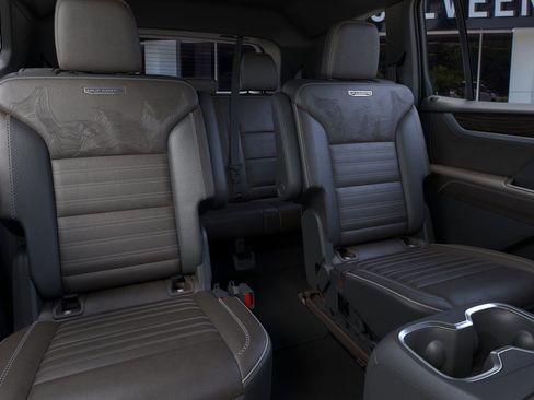 New 2026 GMC Acadia Denali Ultimate FWD image 17