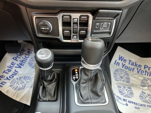 New 2025 Jeep Gladiator Sport image 44